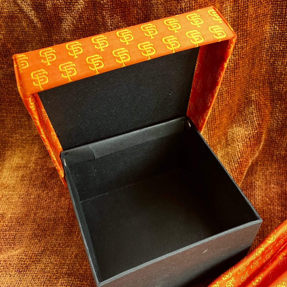 SF Giants Men’s Tie - Picture 2 of 4